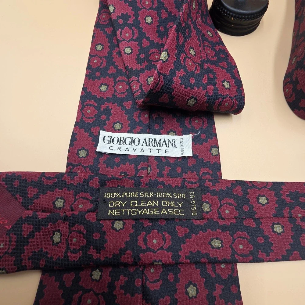 Vintage Giorgio Armani Cravatte Mens Silk Tie Burgundy Navy Floral Paisley